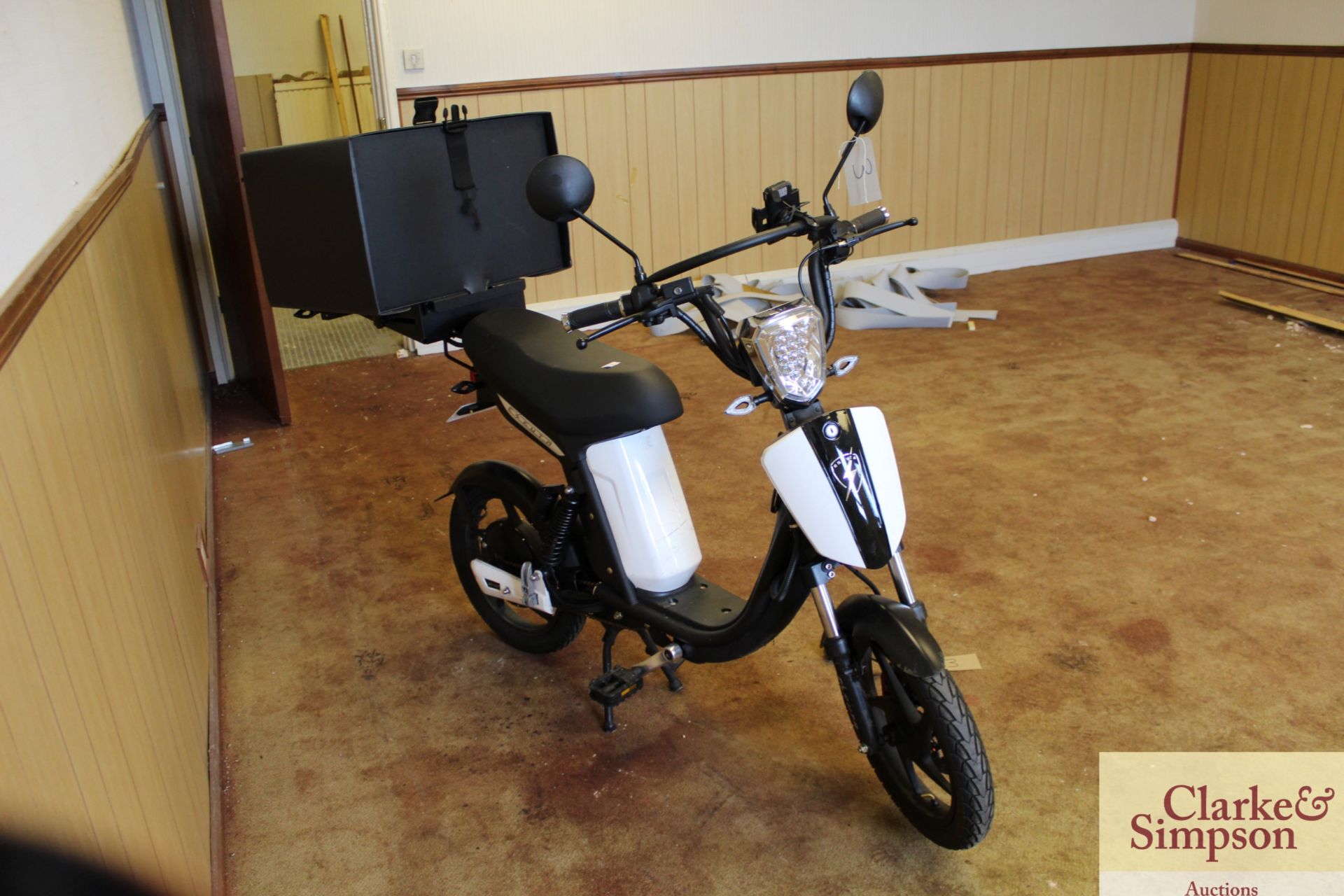 Eskuta SX-250d gloss white E-Cargo Delivery Bike. - Image 9 of 20