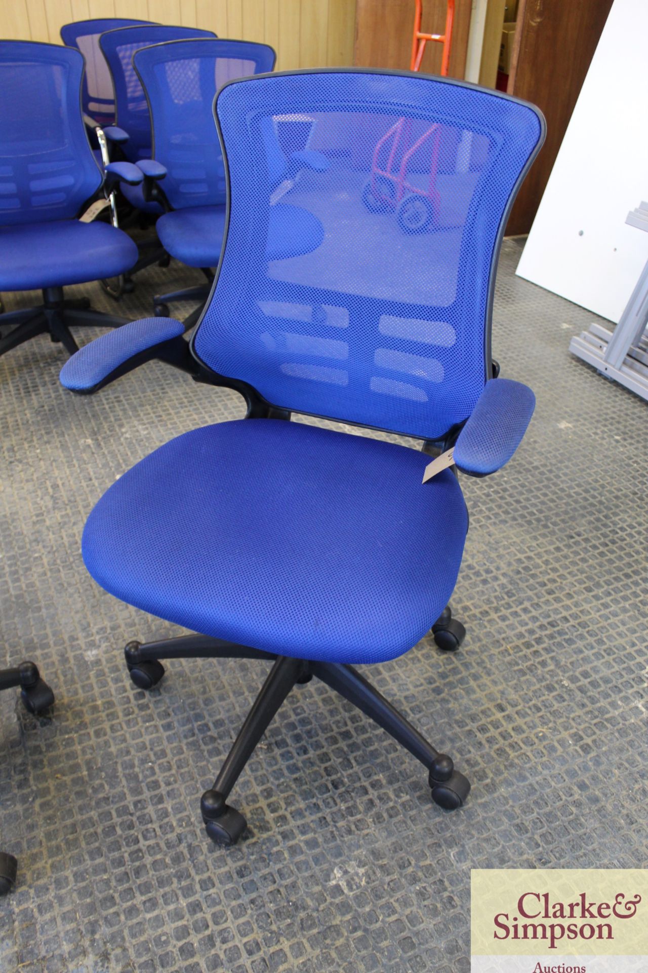 2x blue office chairs. - Image 3 of 3