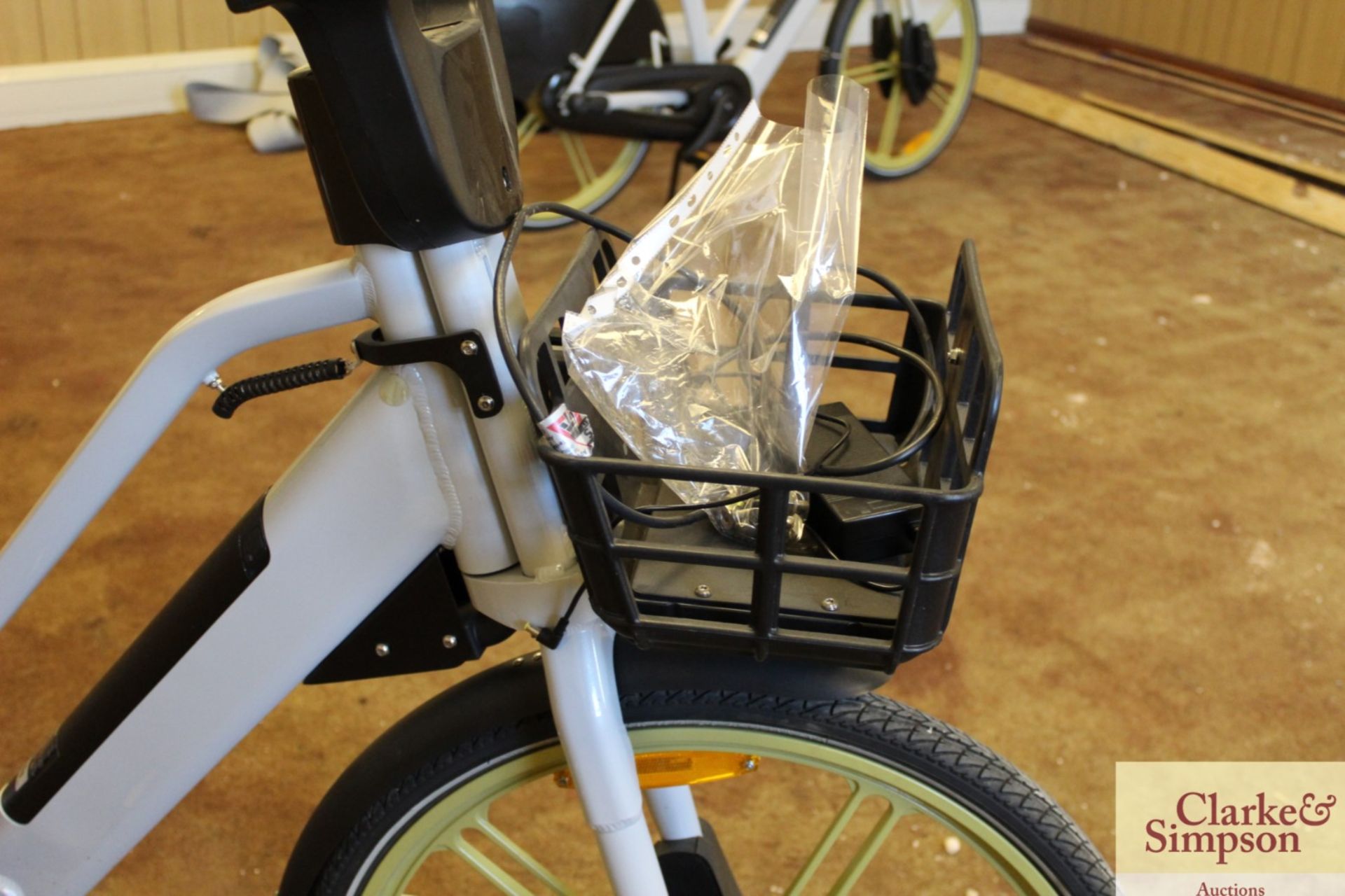 **CATALOGUE CHANGE** Acton Nexus Rideshare e-bike. With charger. Requires a Rideshare type - Image 11 of 16