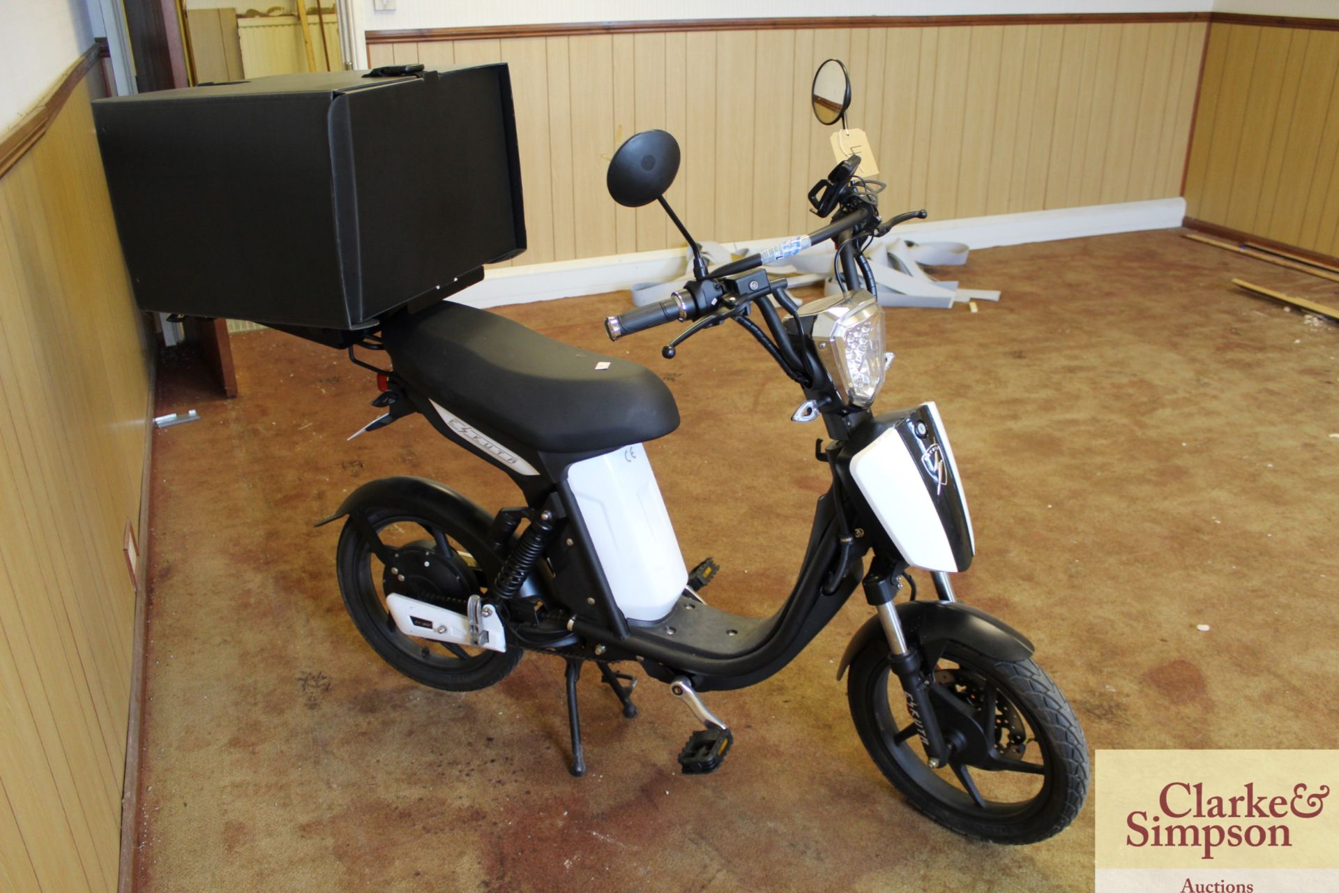 Eskuta SX-250d gloss white E-Cargo Delivery Bike. - Image 10 of 17