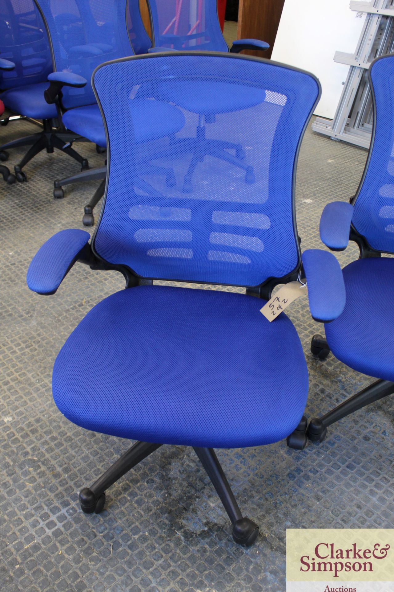 2x blue office chairs. - Image 2 of 3