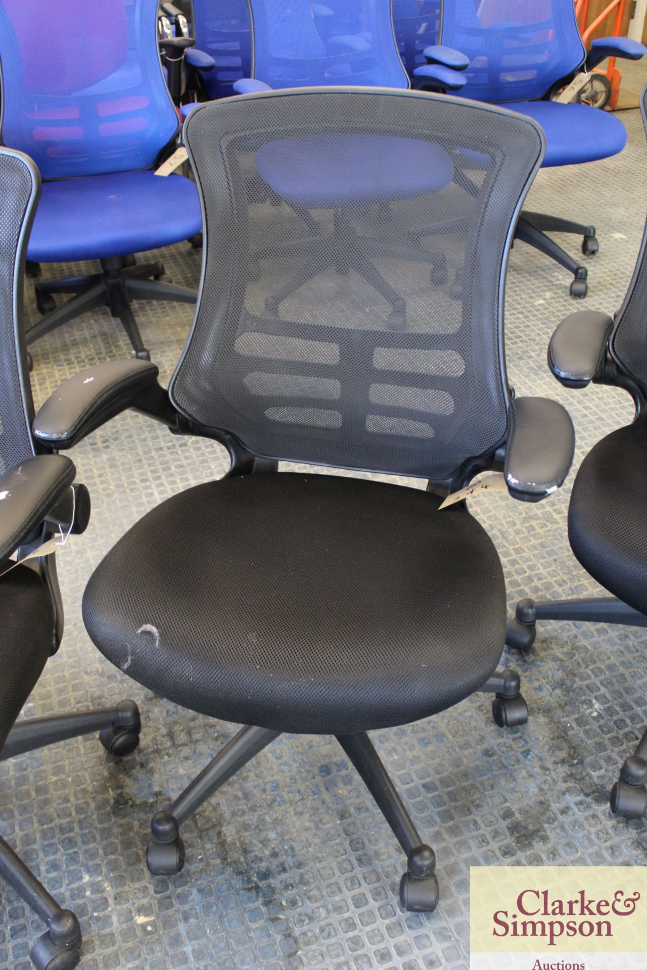 4x black office chairs. - Image 3 of 5