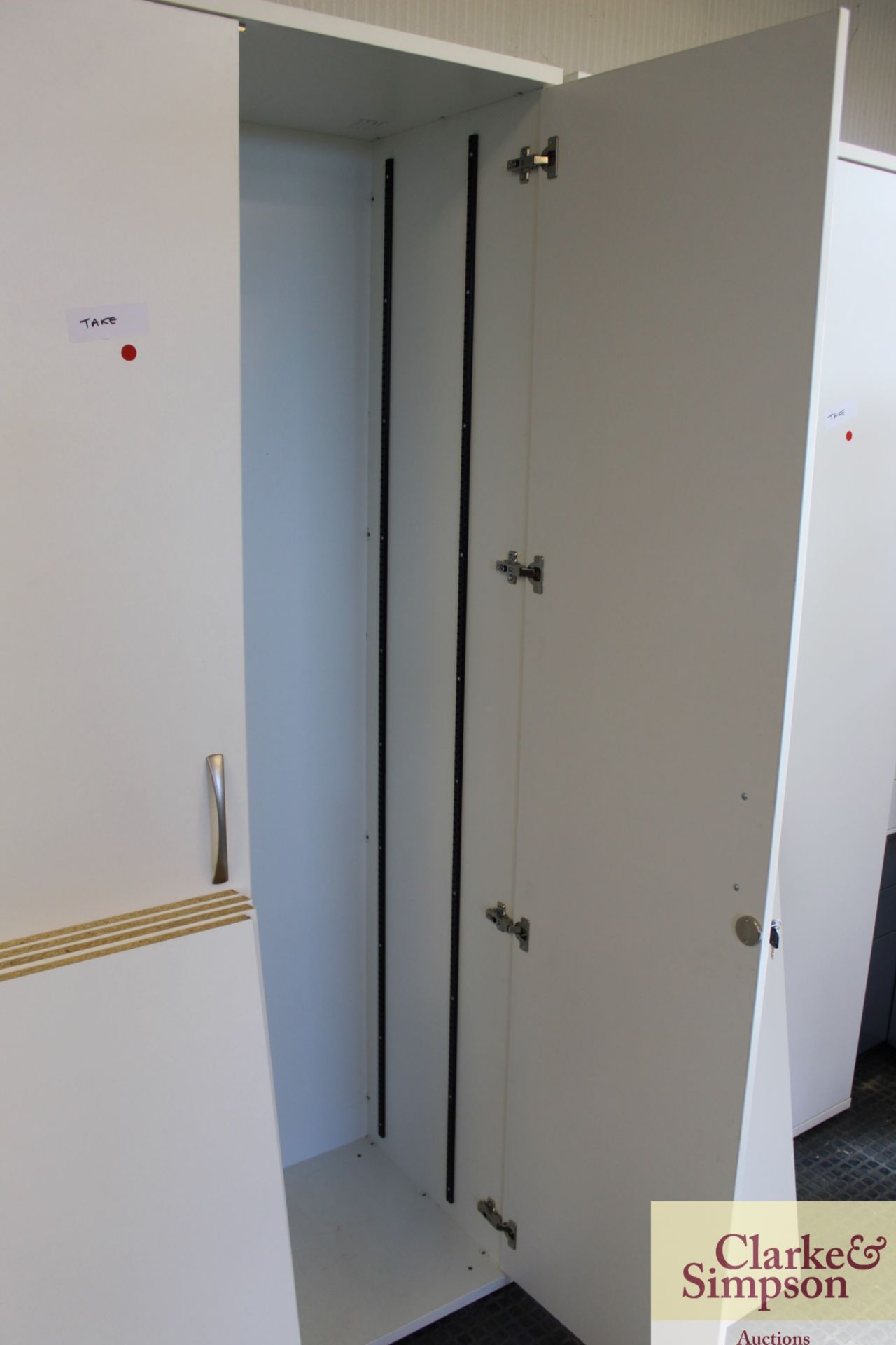 2x white lockable storage cupboards. Each with fou - Image 5 of 11