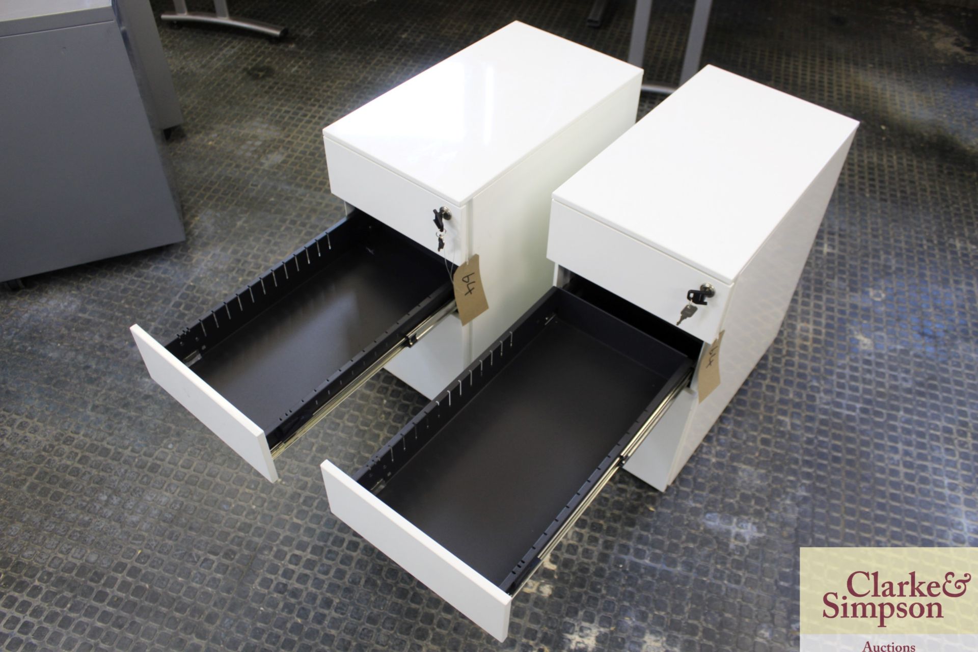 2x white metal 3 drawer desk pedestals. With keys. - Image 3 of 4