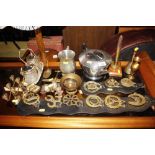 A quantity of various decorative brassware to incl