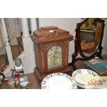 An Edwardian oak cased chiming mantel clock