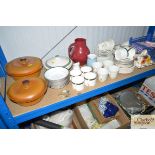 A quantity of various tea and dinnerware to includ