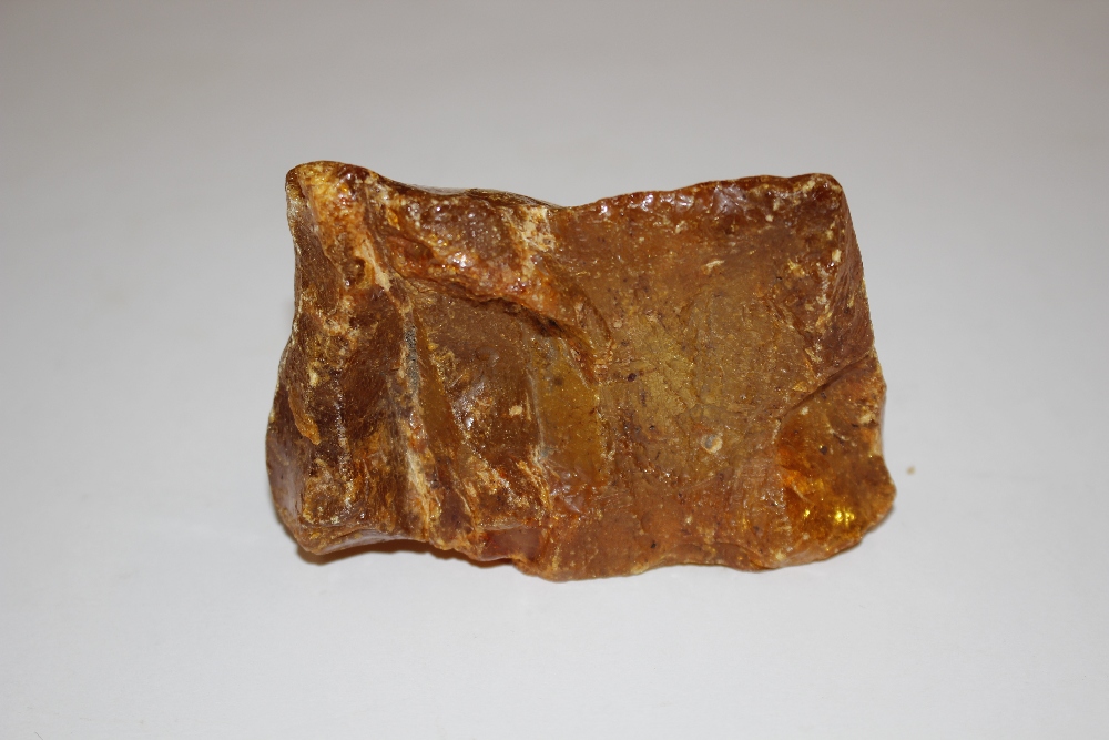 A large piece of raw amber, approx. 9cm long - Image 2 of 8