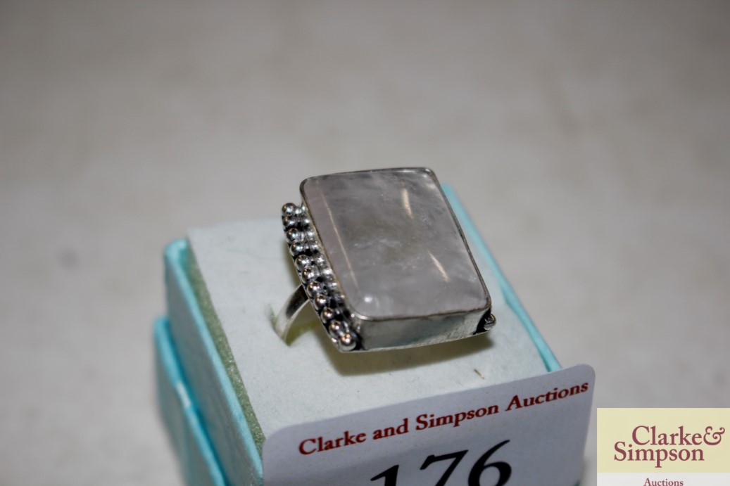 A white metal and quartz dress ring