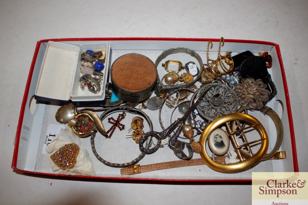 A collection of various sundry jewellery