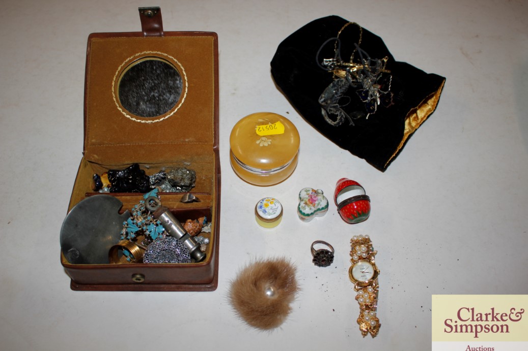 A quantity of various costume jewellery etc.