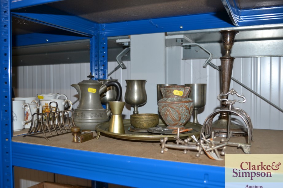 A quantity of various metalware to include a large