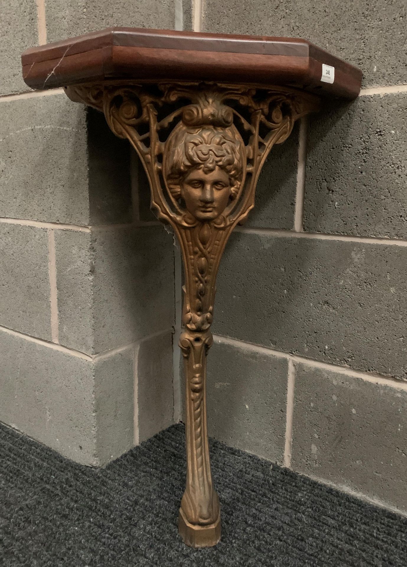A corner wall shelf with cast metal 'Queen' pattern leg - Image 2 of 2