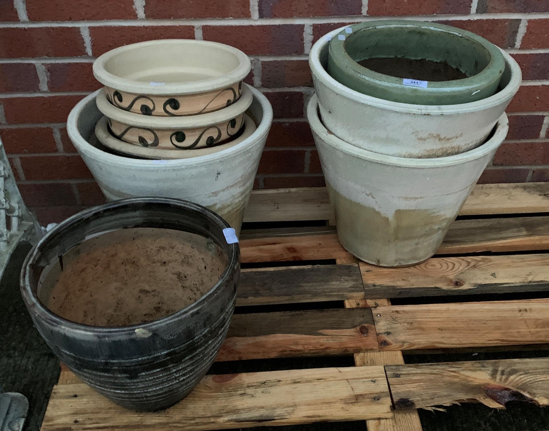 Contents to pallet - 8 glazed assorted sized pottery planters