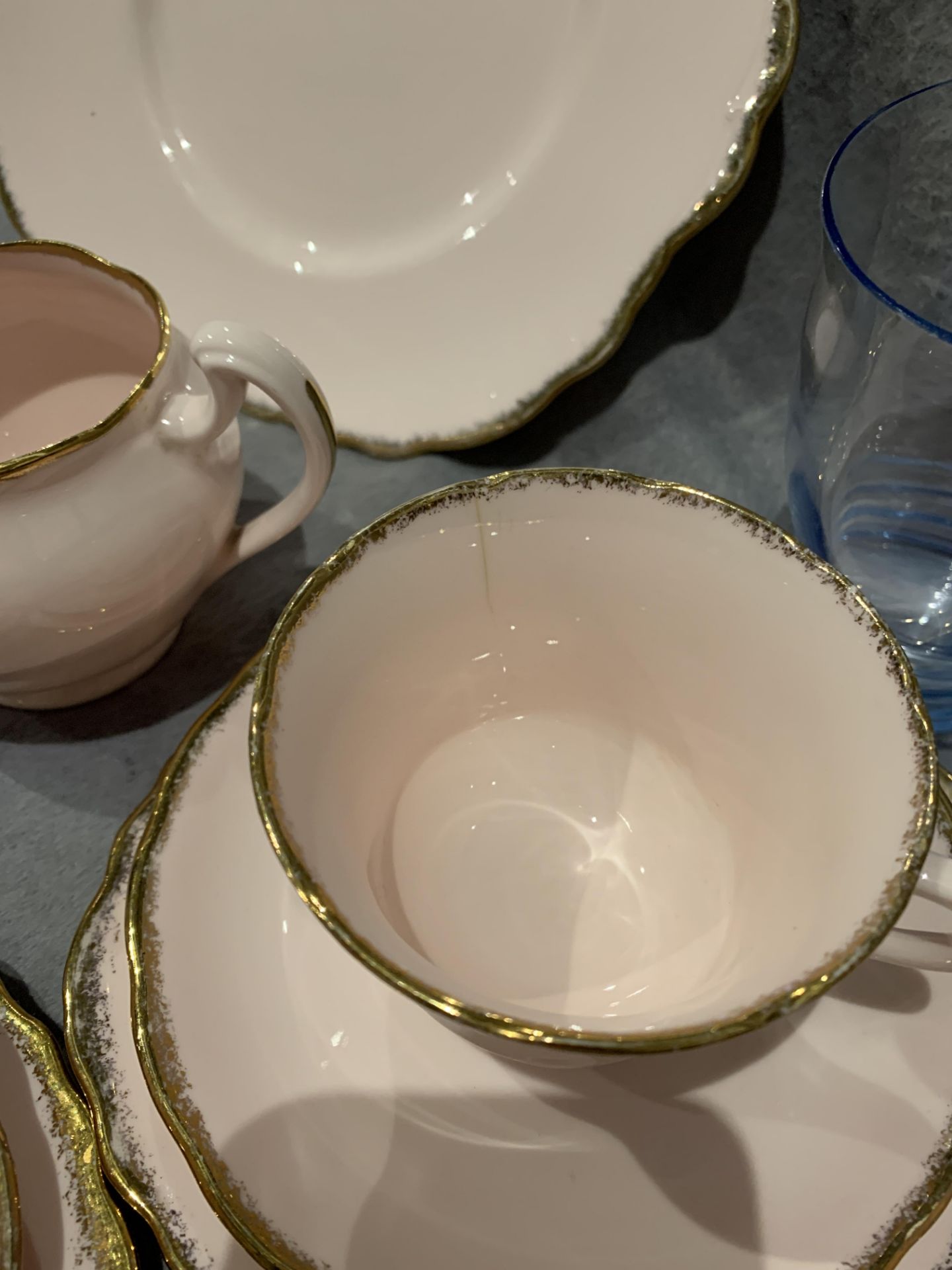 A Vale bone china pink twenty one piece tea service and two glasses - Image 3 of 4