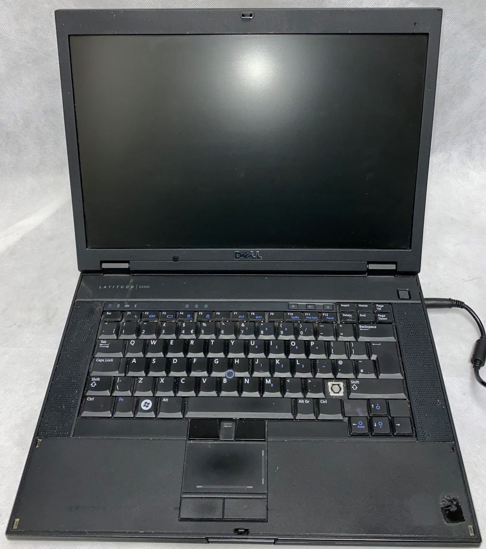 Dell Latitude E550 laptop complete with power supply - Image 5 of 5