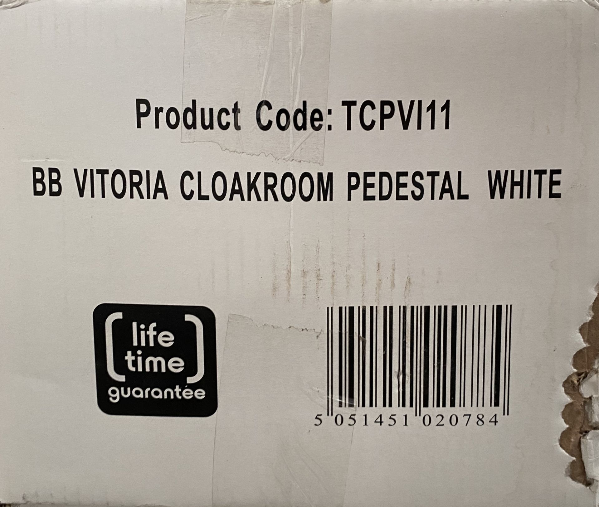 A pallet of white ceramic cloakroom pedestals - 13 x traditional ceramic sink pedestals - Image 3 of 3