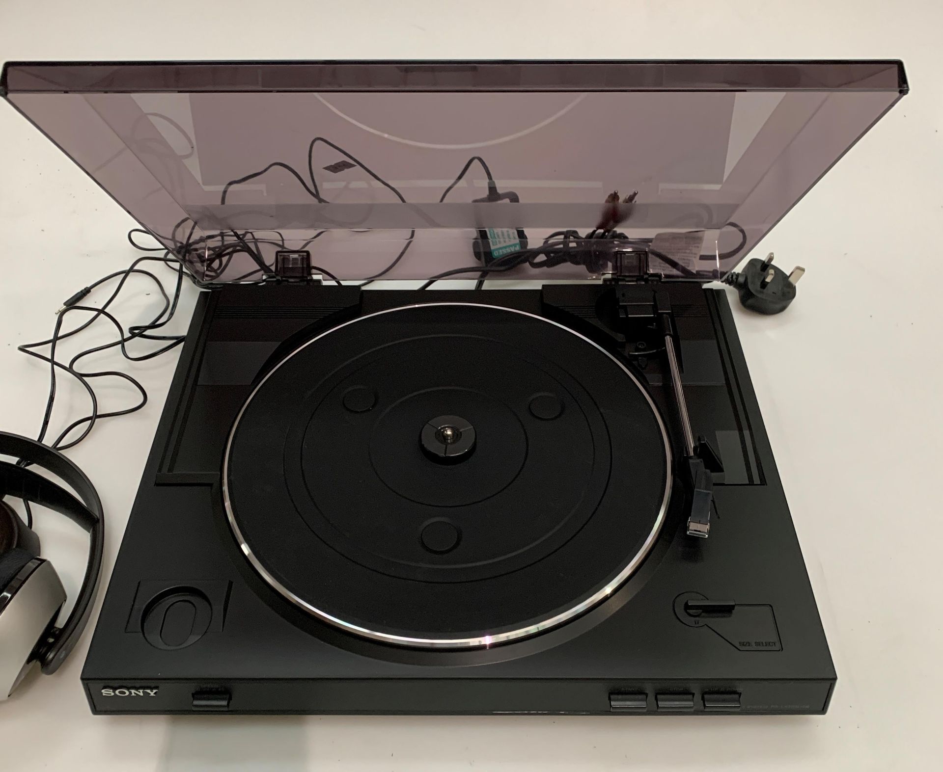 A Sony PS-LX300HSB stereo turntable system and a pair of Philips SBC HC8445 wireless headphones (2) - Image 2 of 3