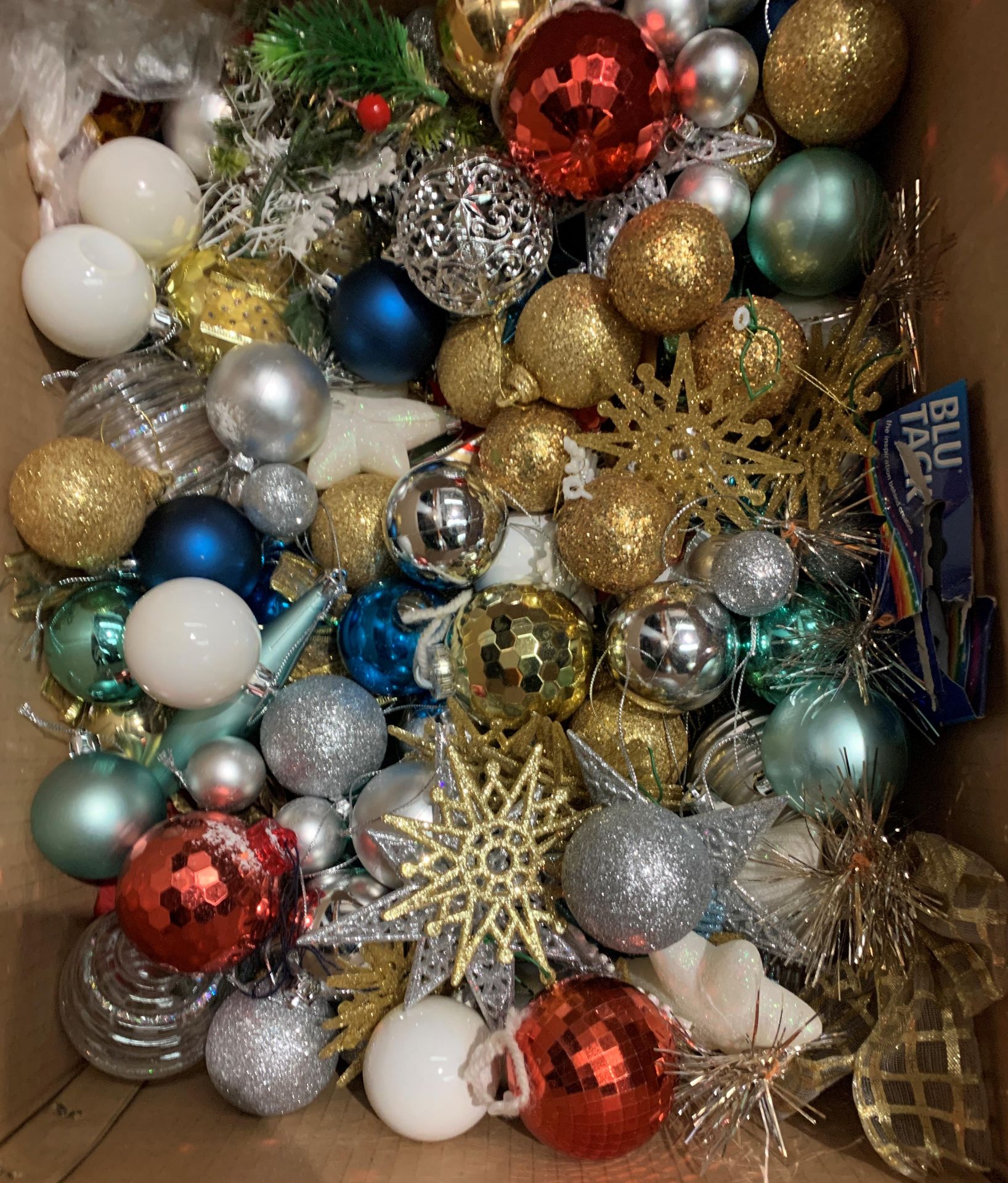 Contents to box - assorted Christmas decorations, set of Christmas lights, - Image 2 of 2