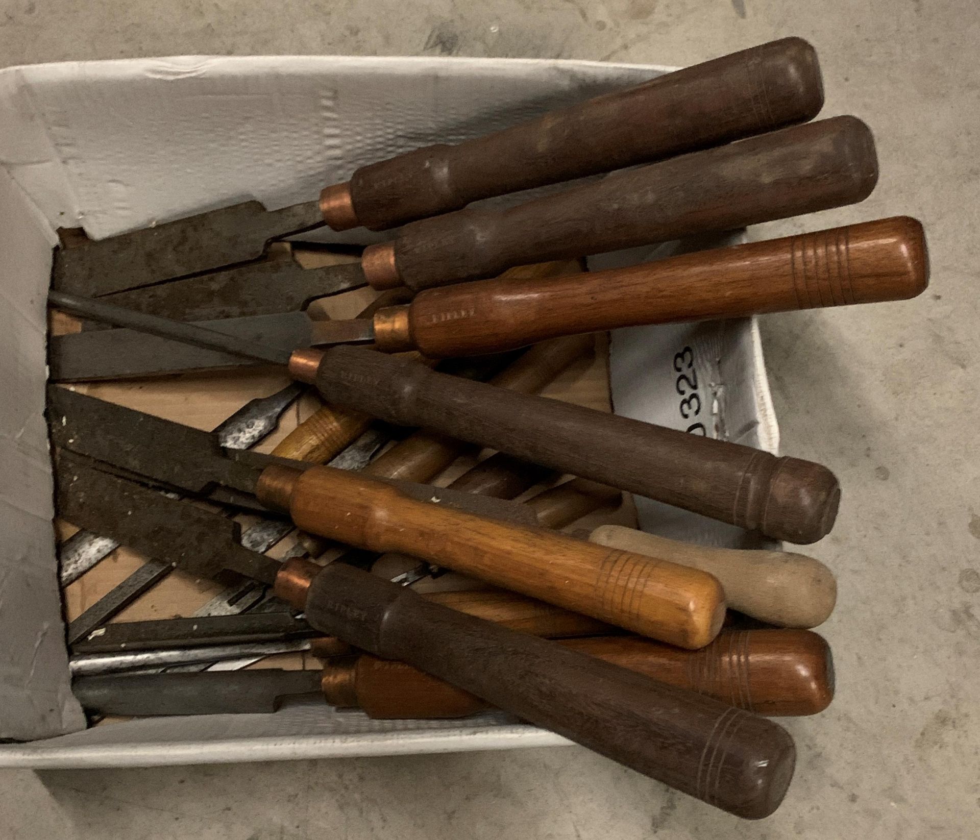 Contents to box - sixteen large wood handled chisels