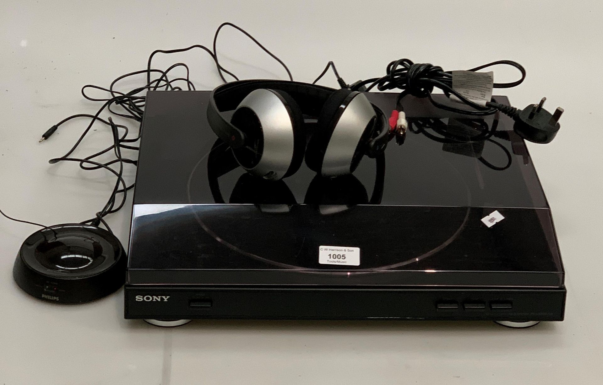 A Sony PS-LX300HSB stereo turntable system and a pair of Philips SBC HC8445 wireless headphones (2)