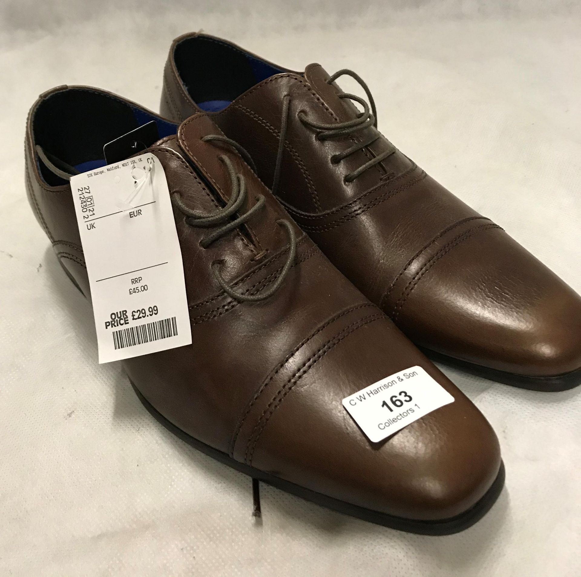 A pair of Red Tape brown leather men's shoes RRP £29.