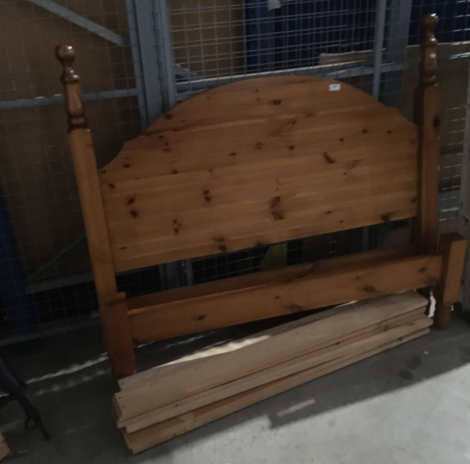 A pine 4' bed,