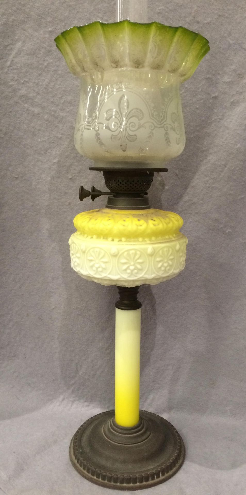 A brass and yellow and cream glass oil lamp with etched glass shade and funnel, - Image 4 of 14