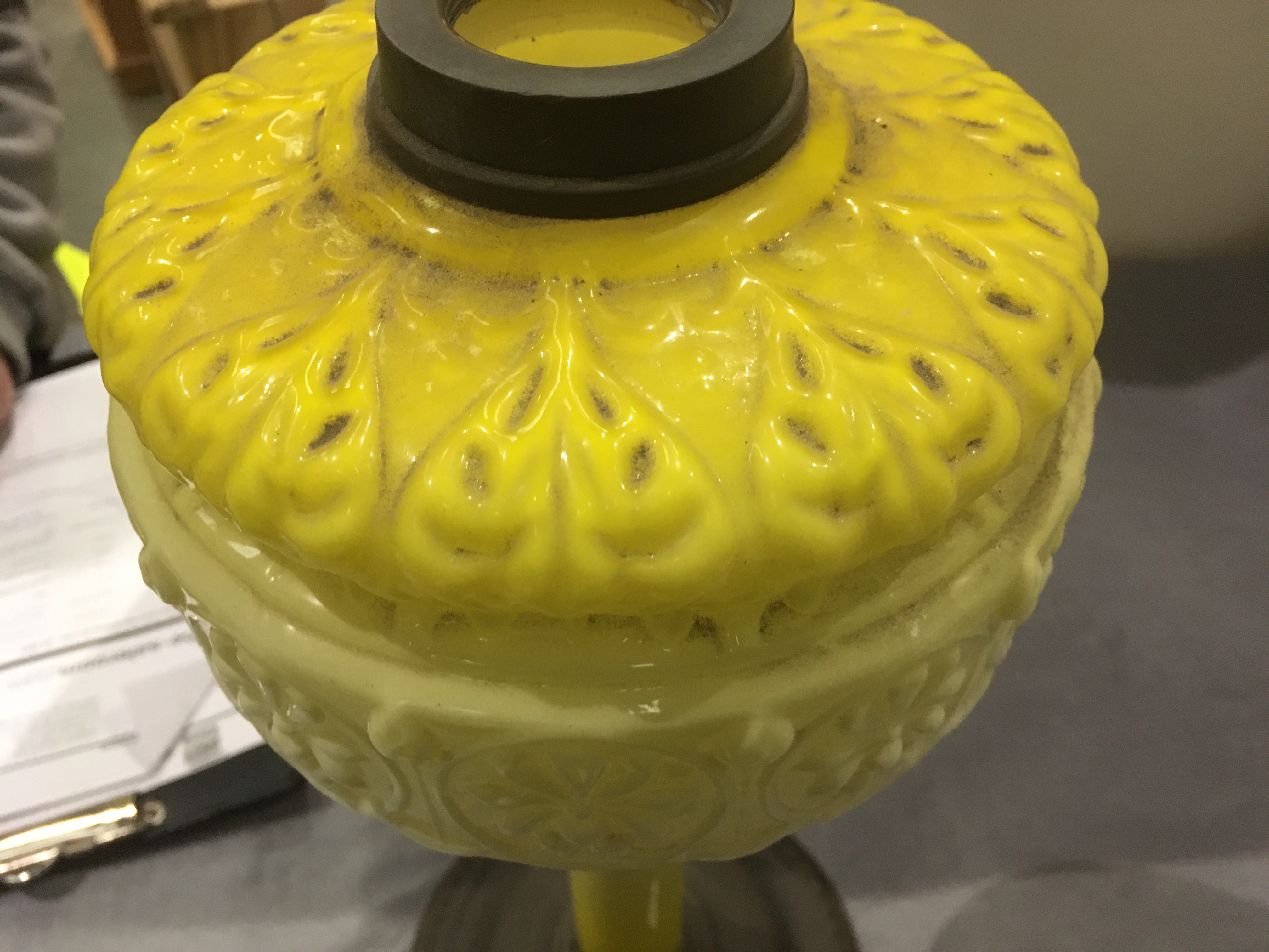 A brass and yellow and cream glass oil lamp with etched glass shade and funnel, - Image 8 of 14