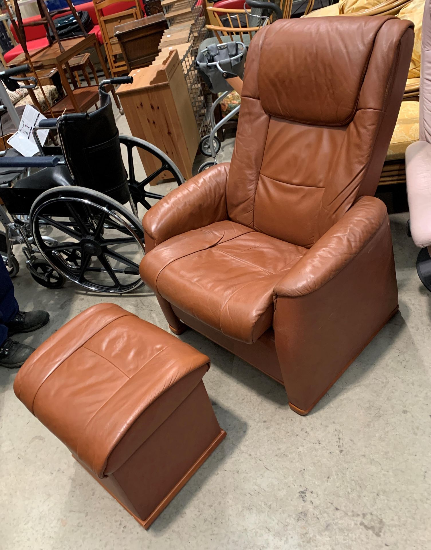 A medium brown reclining armchair with matching lift top stool/side table - Image 2 of 3