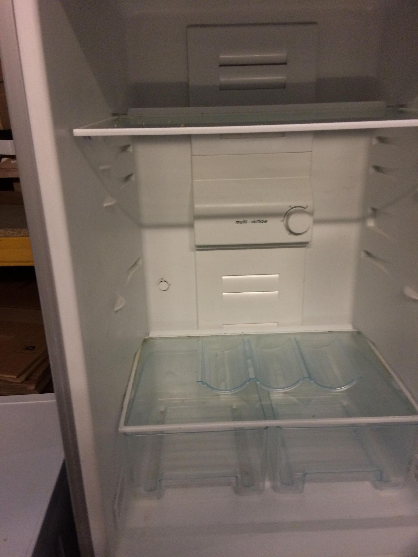 A Bosch Classixx electronic frost free upright fridge freezer (missing one shelf to fridge section) - Image 3 of 3