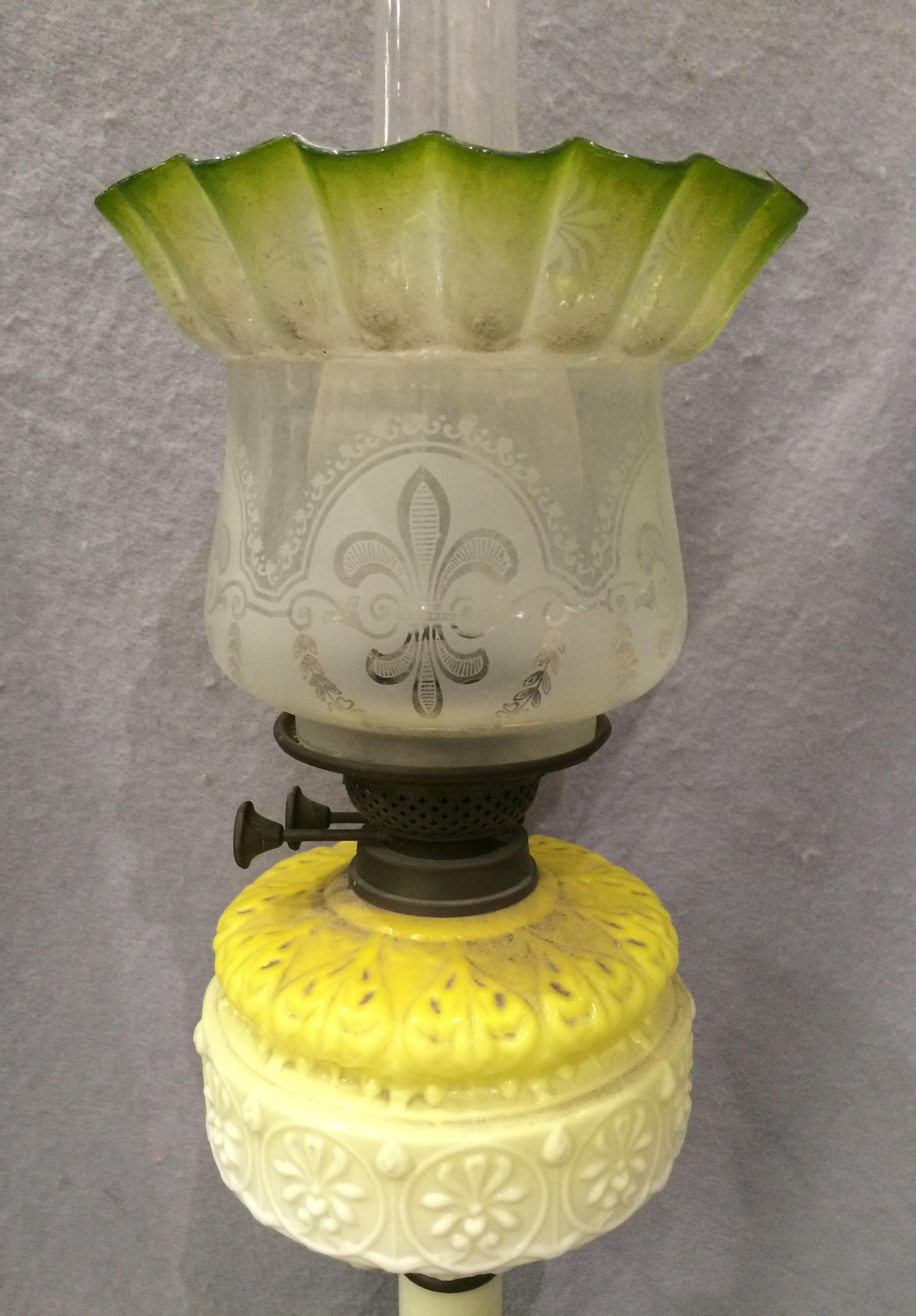 A brass and yellow and cream glass oil lamp with etched glass shade and funnel, - Image 3 of 14