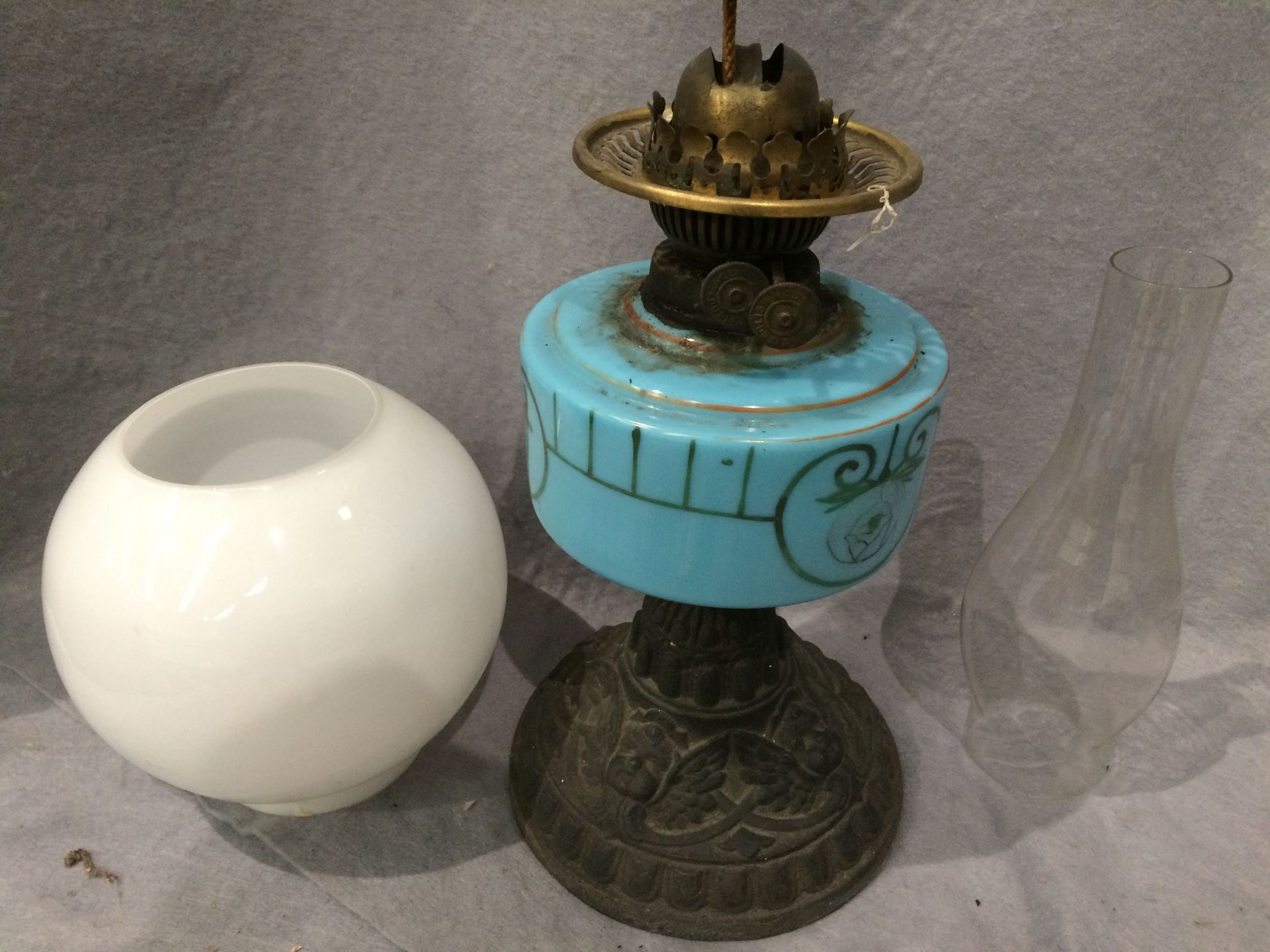 A metal and painted blue glass oil lamp with white glass shade (minor chips to rim) and glass - Image 3 of 9