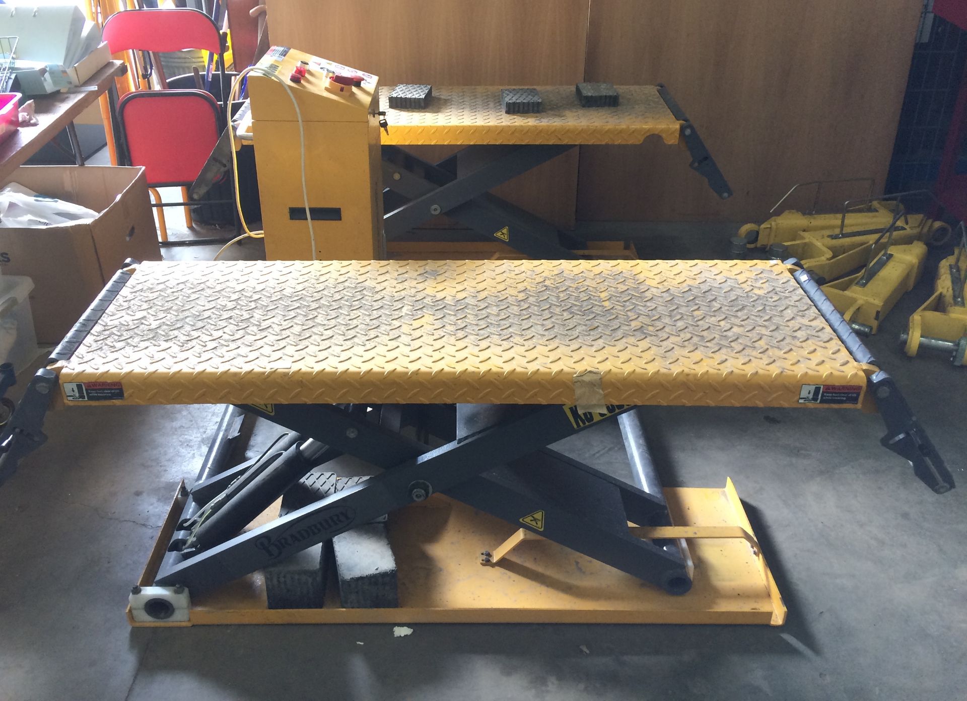 A BRADBURY H8335ME/I 3500kg vehicle scissor lift - 240v Serial no: 2020051452 YOM: 2020