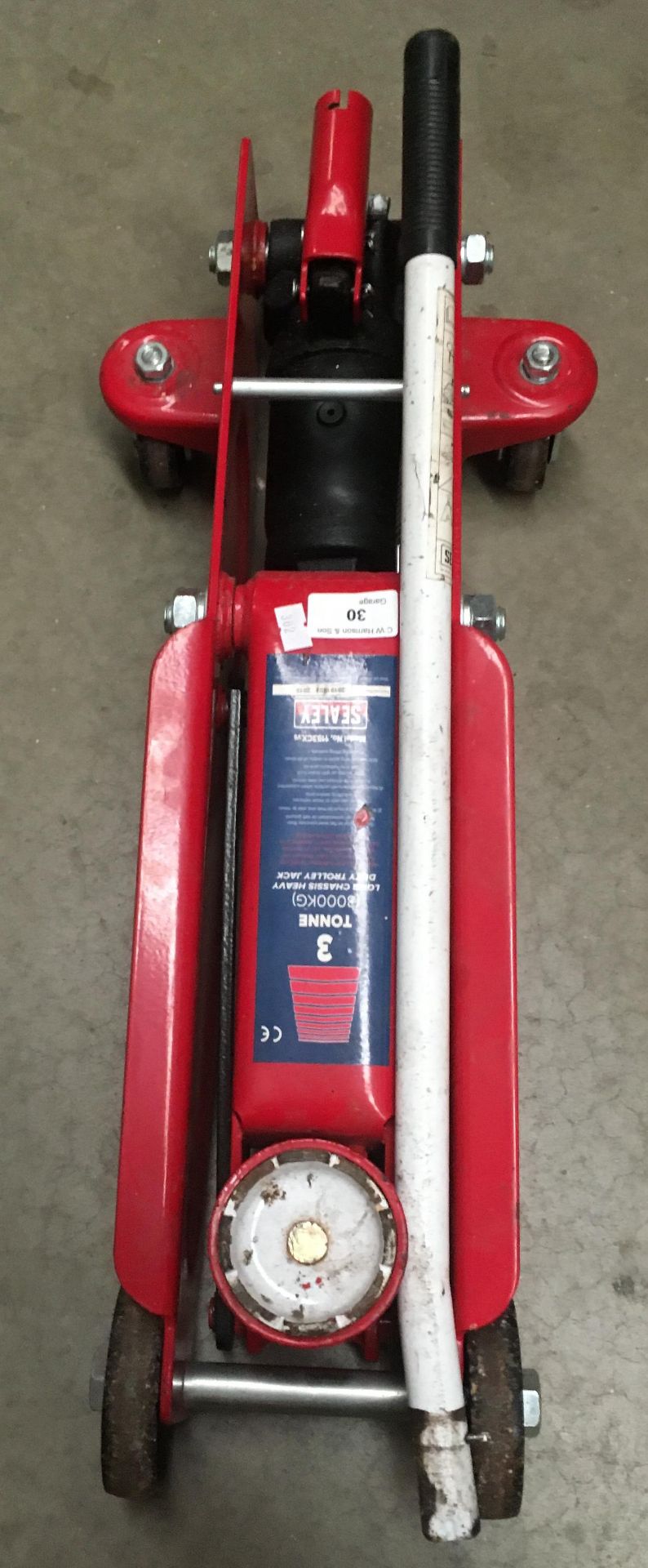 A Sealey 3 tonne (3000kg) long chassis heavy duty trolley jack model no: 1153CX-V5 complete with