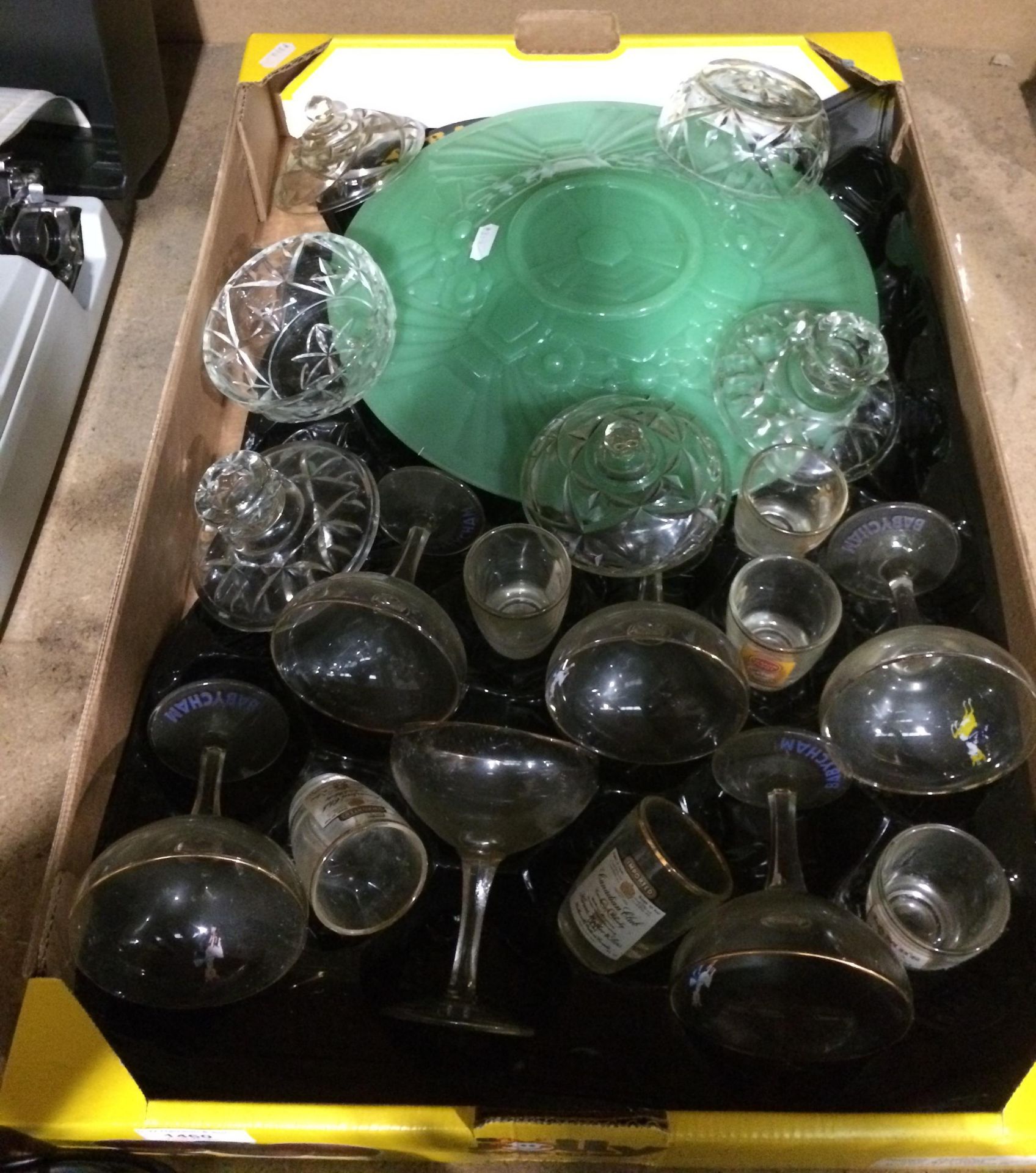 Contents to tray - six Babycham glasses and other glassware