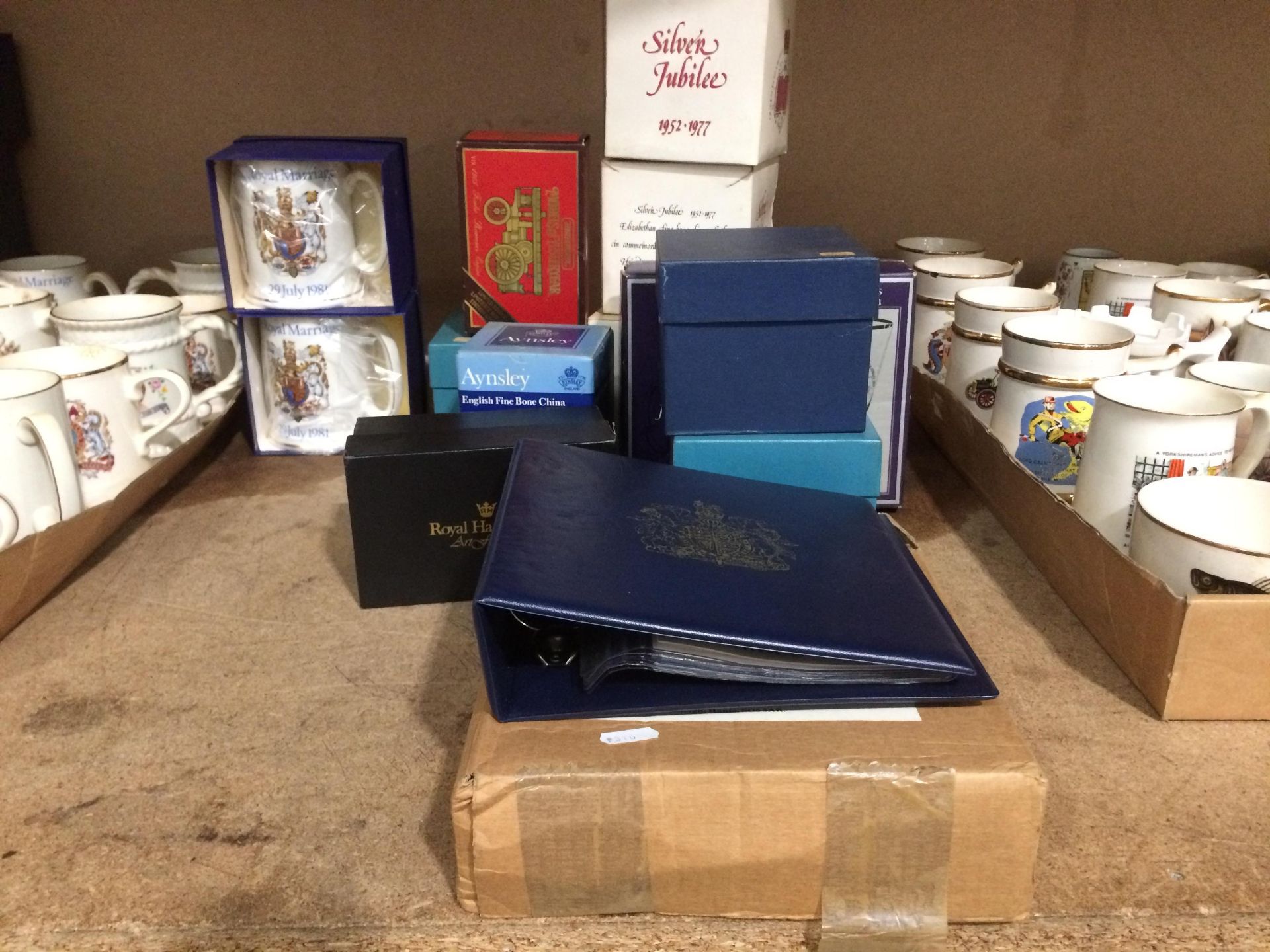 Contents to tray and side of tray - a quantity of pottery and porcelain royal commemorative mugs, - Image 3 of 3