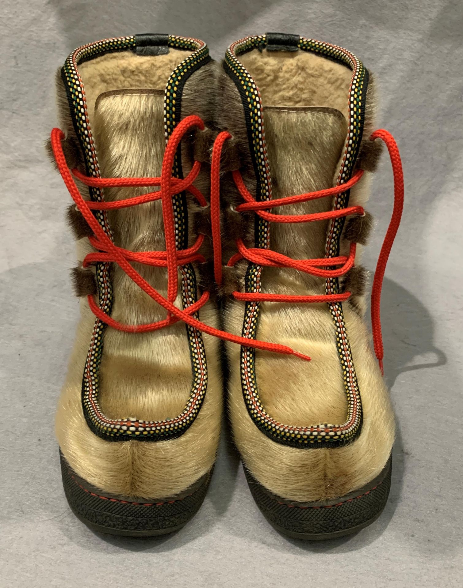Topaz reindeer/eskimo style boots, - Image 2 of 2