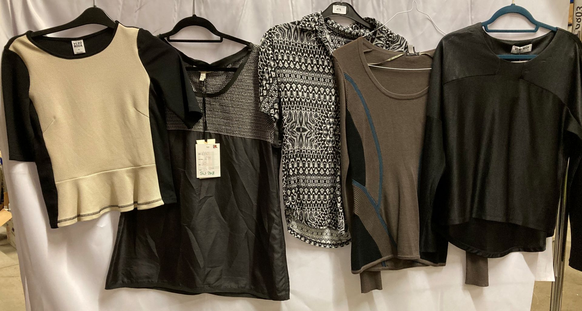 5 x assorted ladies T-shirts and jumpers by Vero Moda,