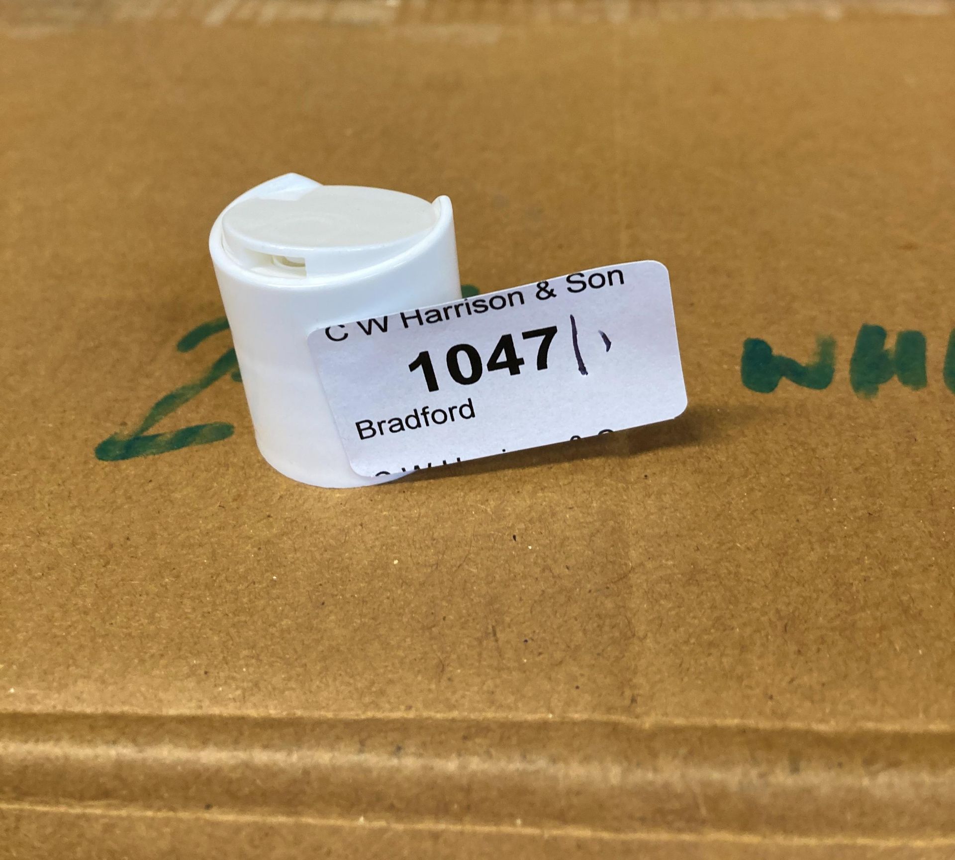 One box of 24-410 gloss disc caps (white - 2000 units per box)