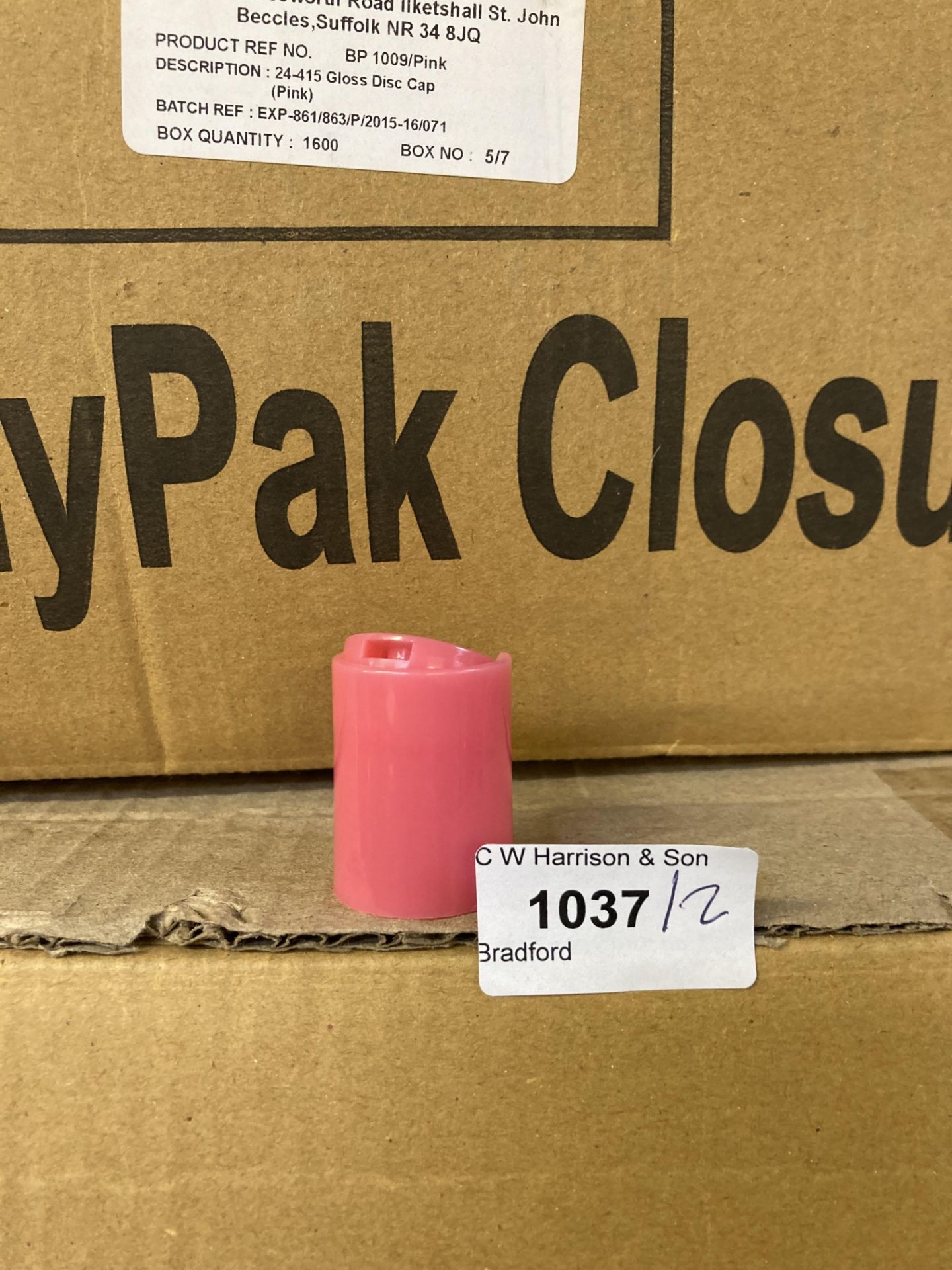 Two boxes of 24-415 gloss disc caps (pink - 1600 units per box)