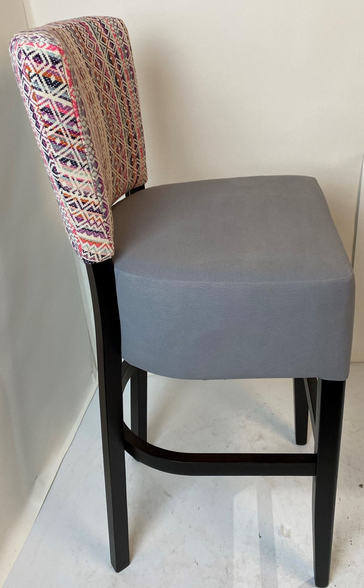 An Oregon Bar Stool with Sunbury Nappa Aurira 8716 seat, - Image 4 of 8