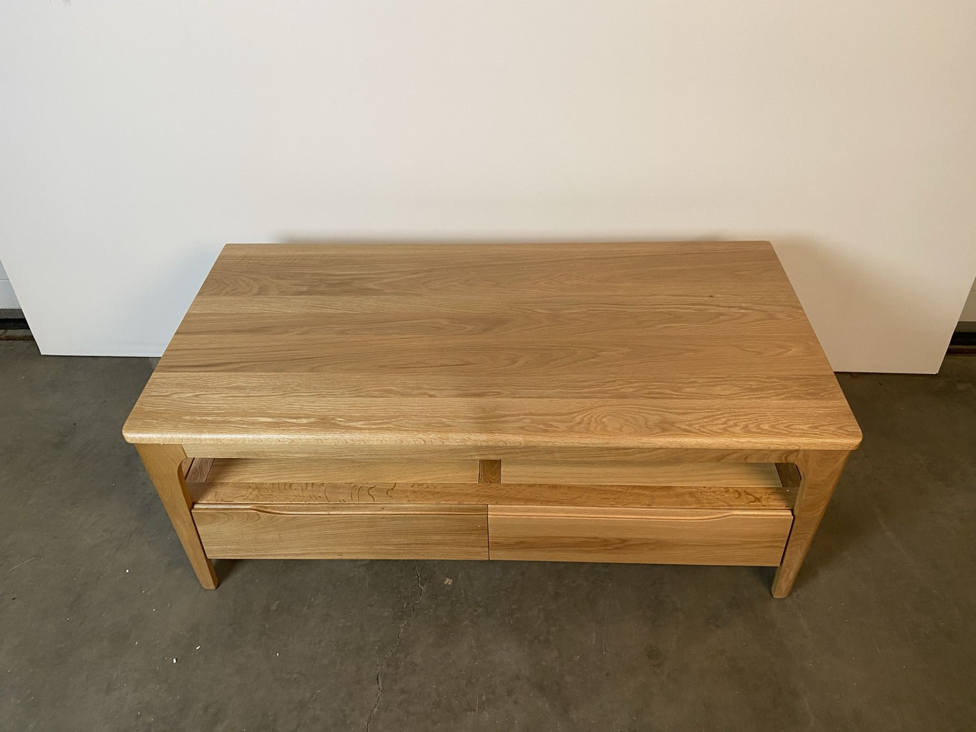 An Solid Oak + Phoenix 4 drawer coffee table - 120cm x 60cm x 45 cm - Image 4 of 10
