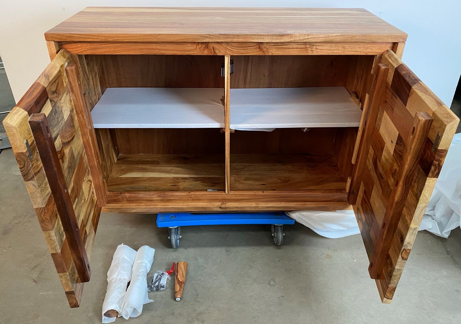 A Parquetry 2 door sideboard 117cm x 45cm x 90cm - Image 7 of 10