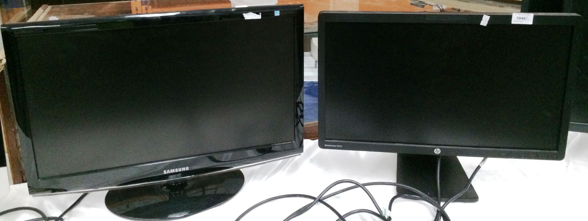 A Samsung Syncmaster 2333 23" monitor and an HP Elite display E221A 22" monitor *please note this