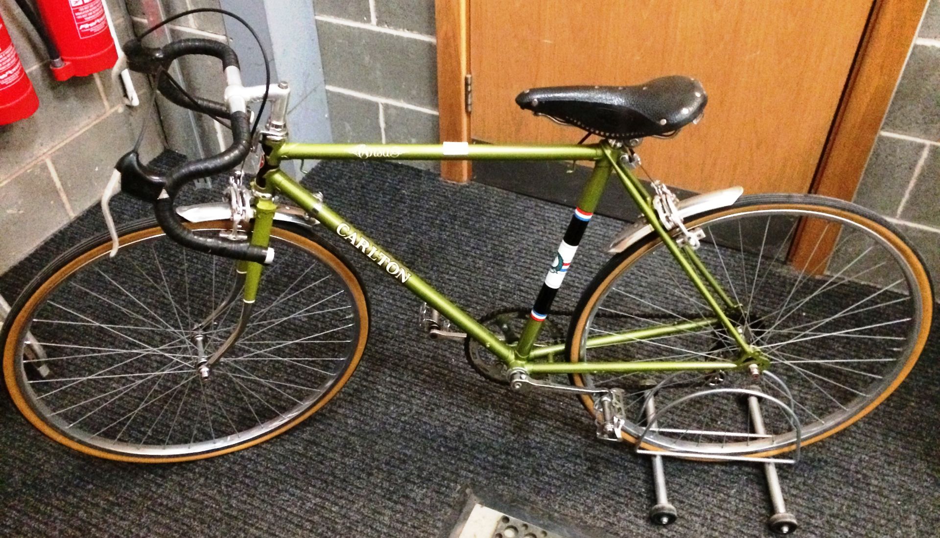 A Carlton Corsa 5 speed gentleman's racing bicycle with drop handle bars in green