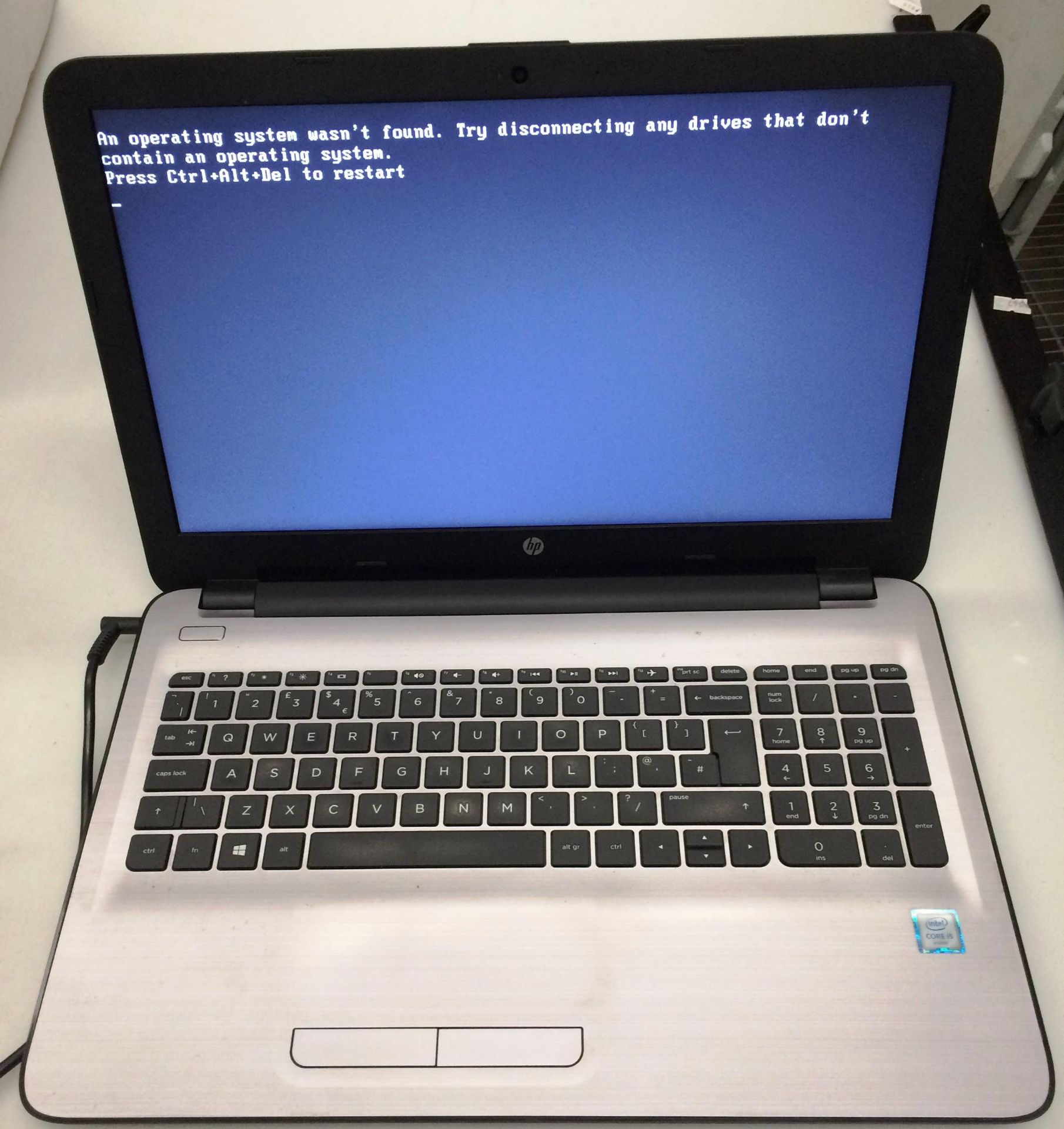 An HP Notebook 250 G5 computer S/N CND629163J - 4 ram, 500HD,