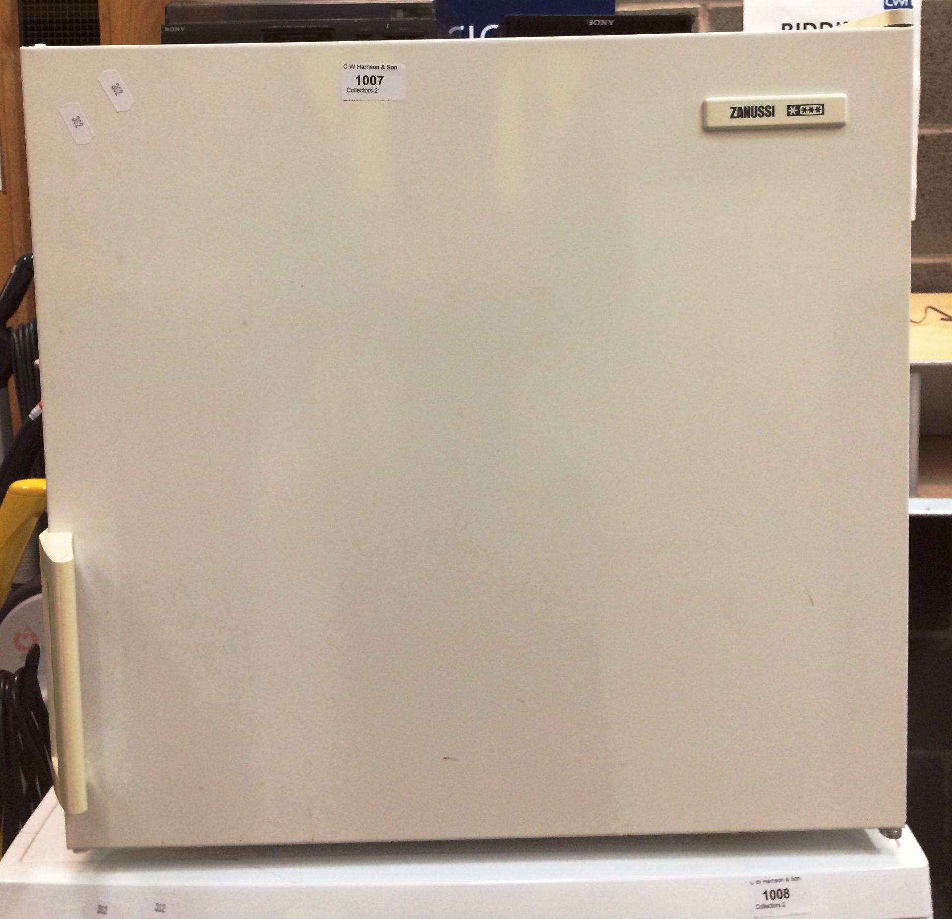 A Zanussi ZVC17 table top fridge