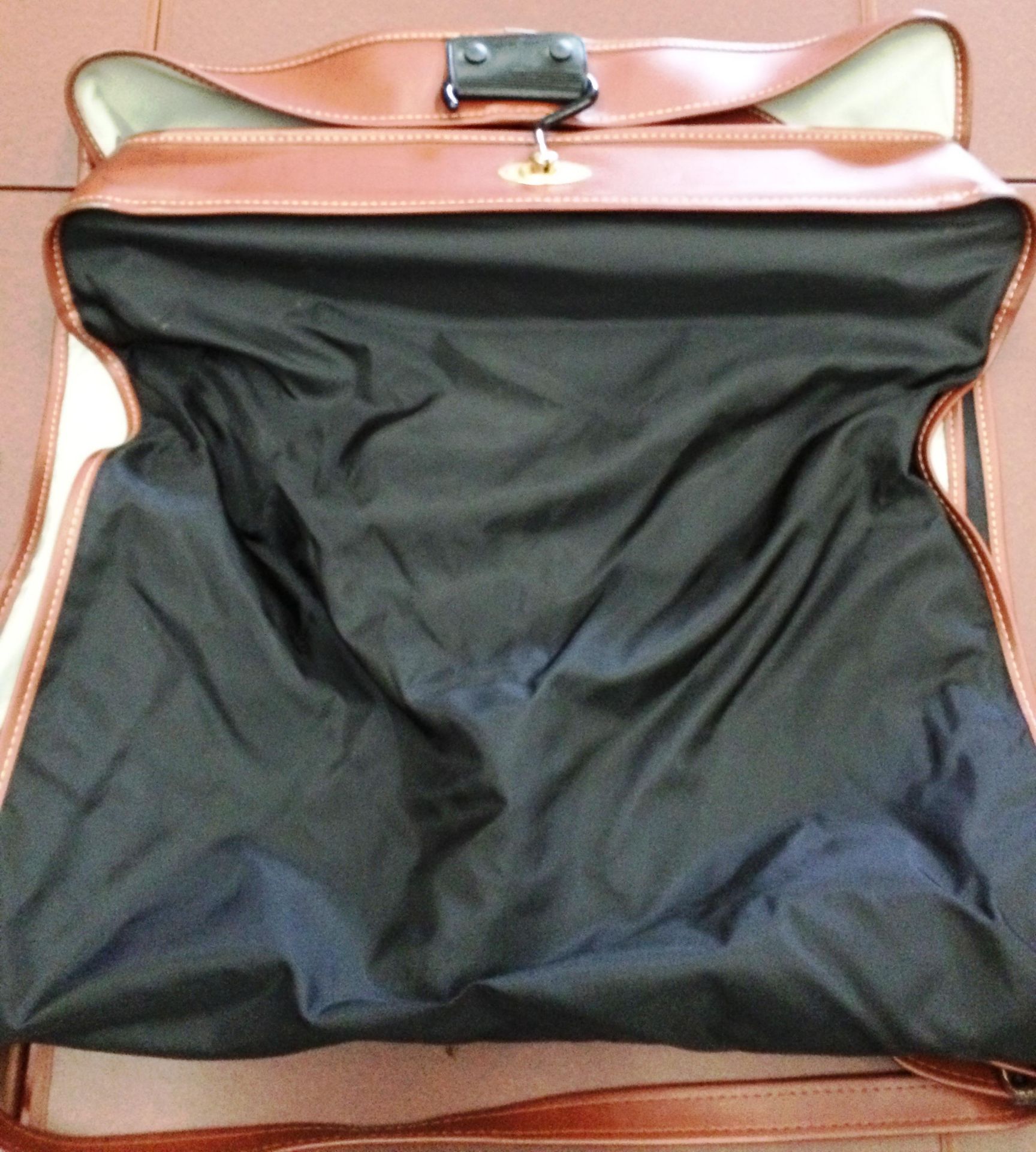 A Samsonite black vinyl and brown leather suit bag - Image 2 of 2