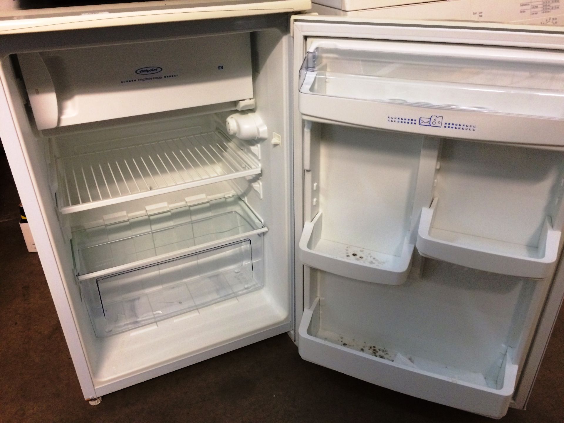 A Hotpoint Iced Diamond RSB20 under counter fridge - Image 2 of 2